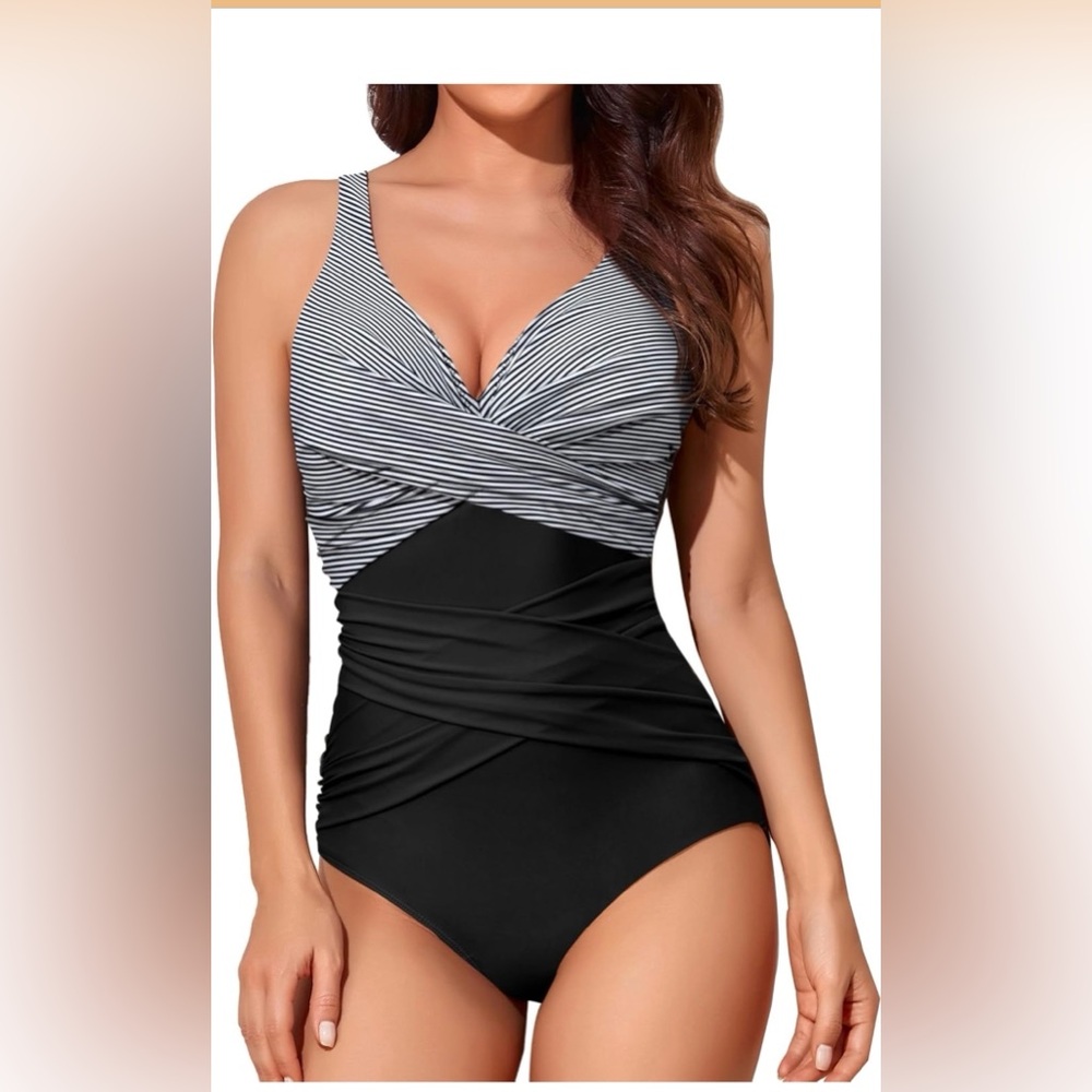 NWT Women's Black/White One-Piece tummy control Swimsuit size XL Ruched push-up